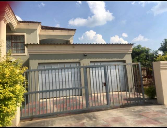 5 BEDROOM HOUSE FOR SALE IN VUWANI